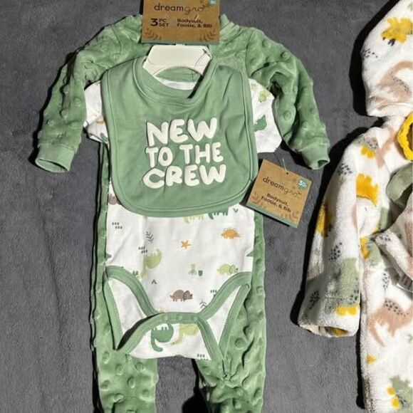 NEW 47PC Dinosaur Themed Baby Gift Basket - Picture 11 of 16